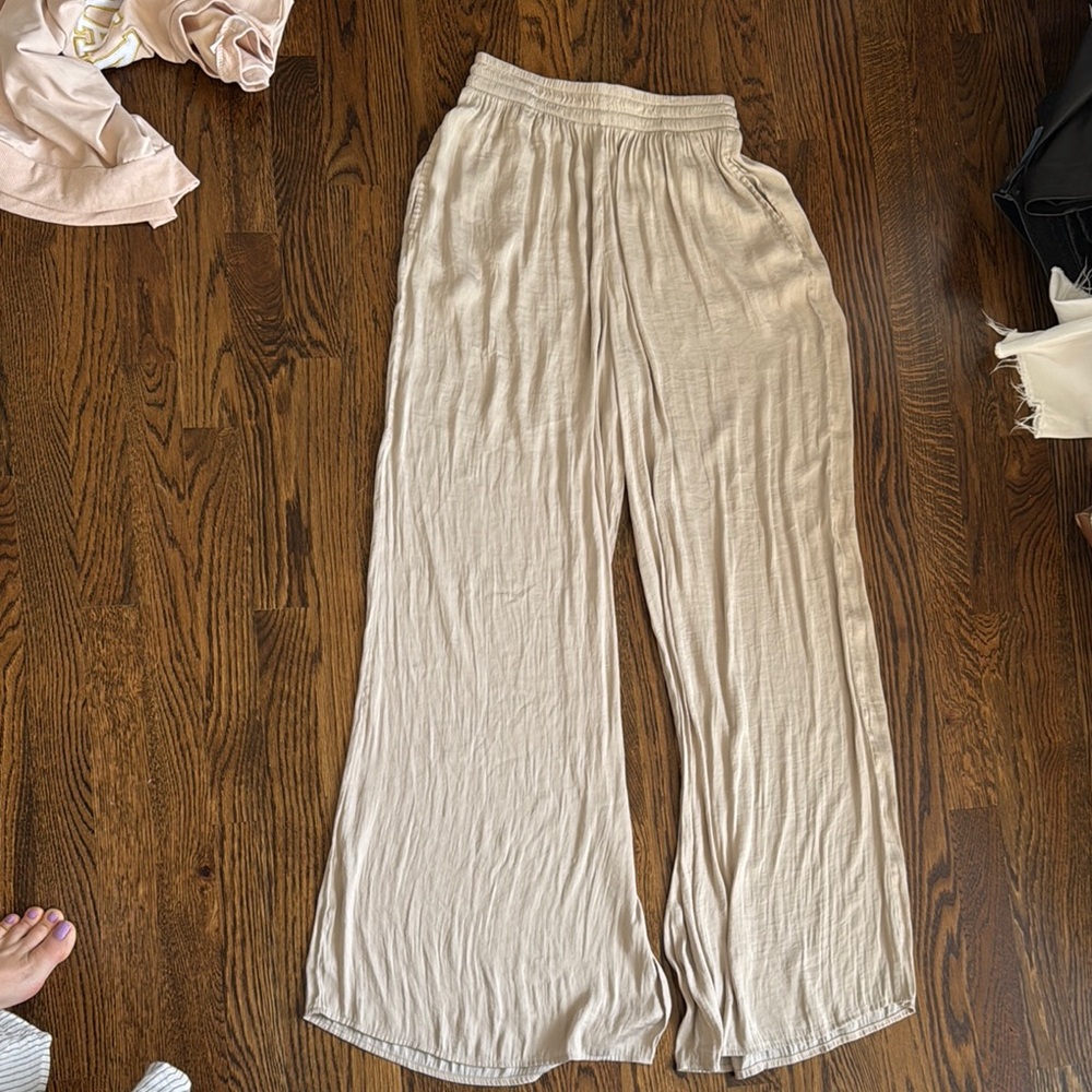 Beige Wide-Leg Pants thin summery Zara